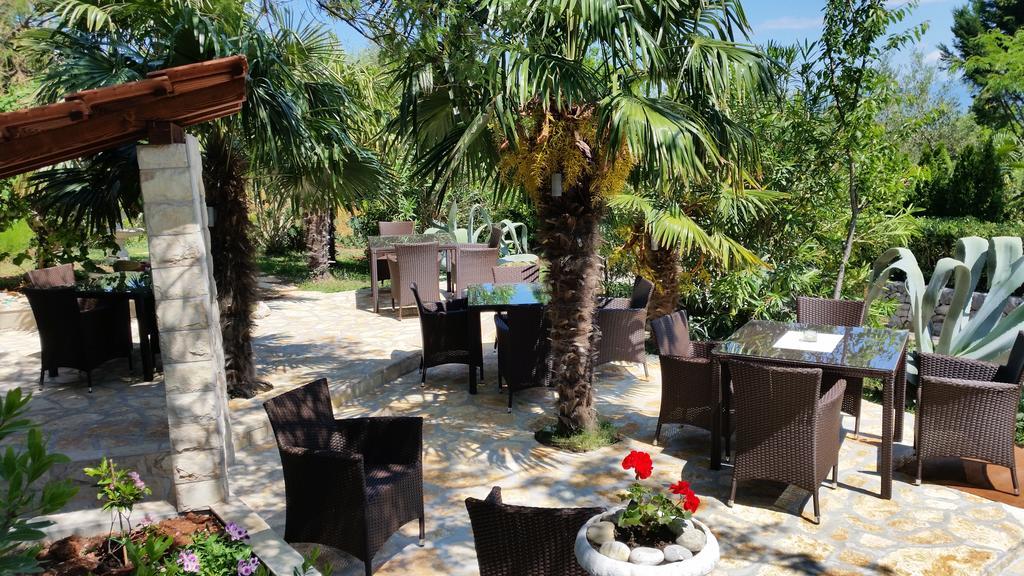 Guest House Villa Marlis Malinska Exterior foto