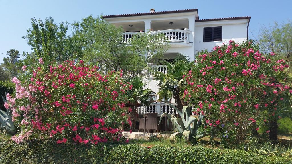 Guest House Villa Marlis Malinska Exterior foto