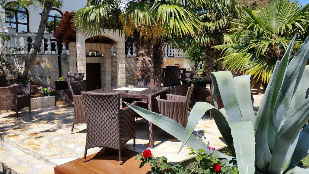 Guest House Villa Marlis Malinska Exterior foto